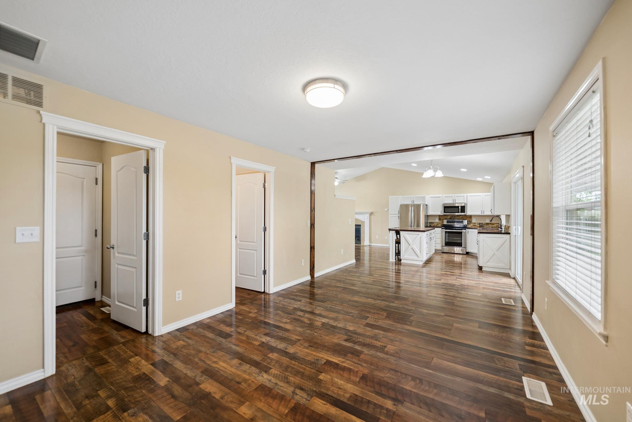 1843 W Pond Stone