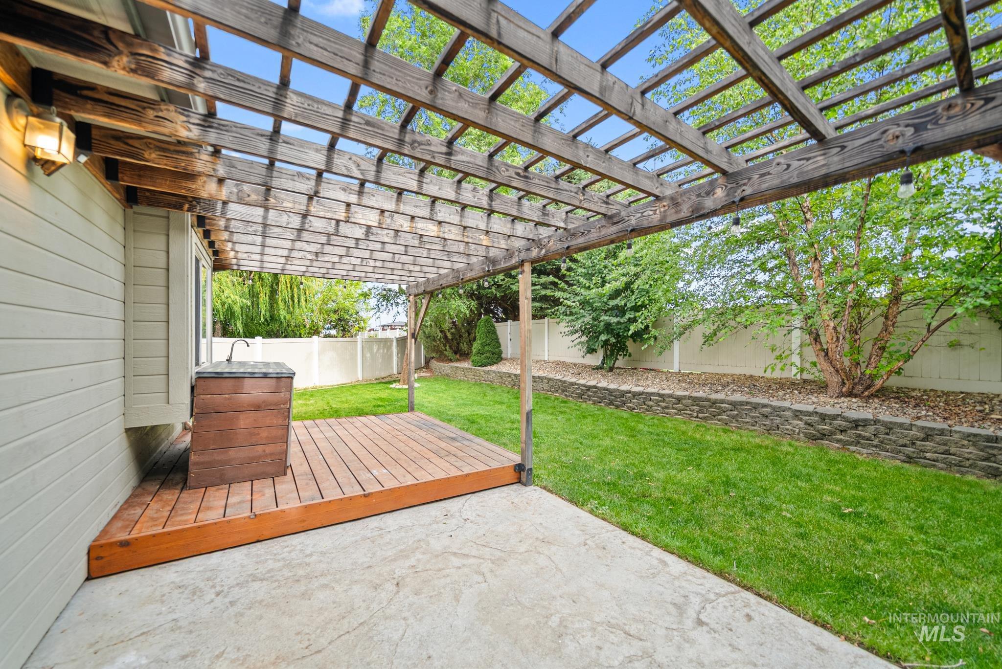 1843 W Pond Stone