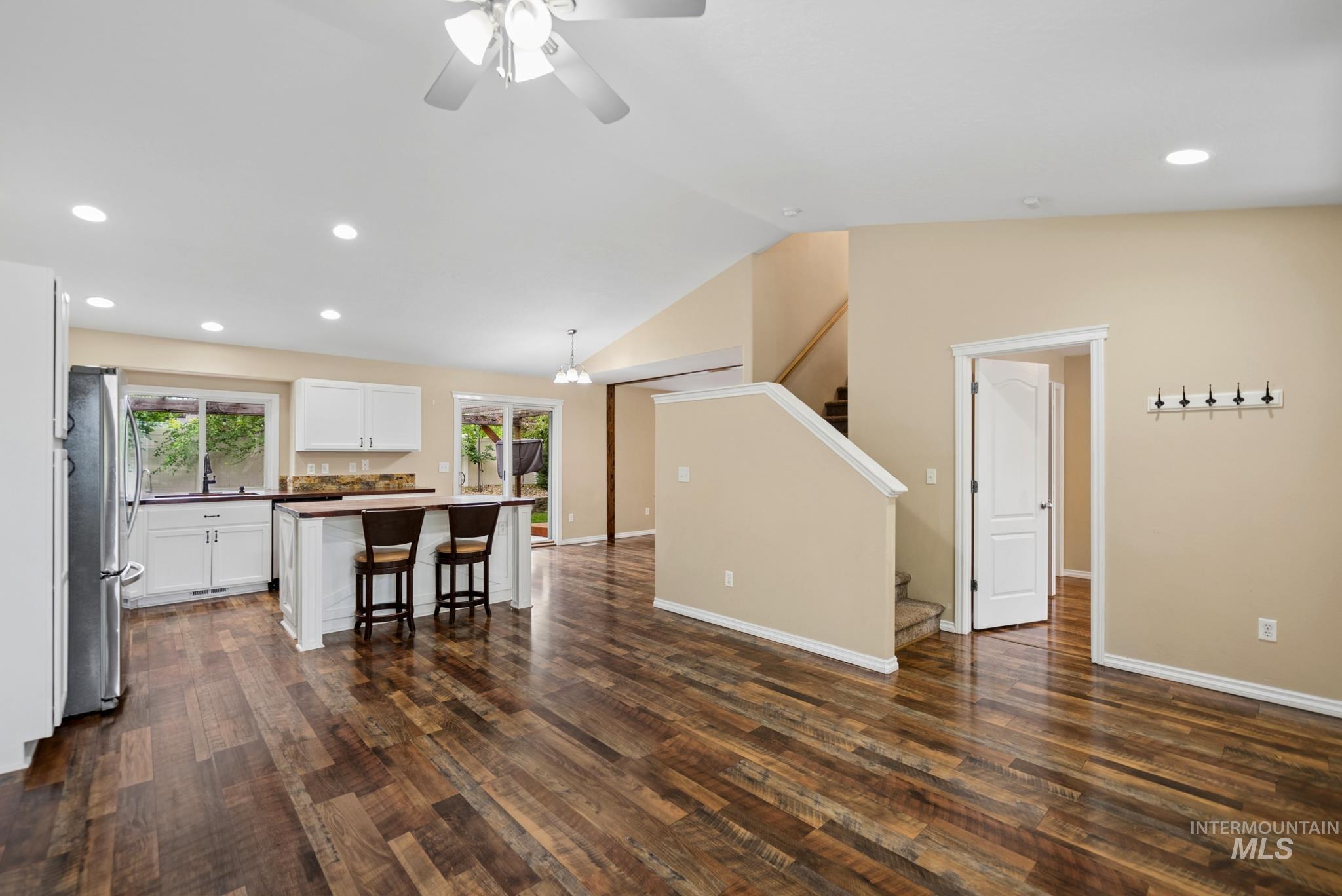 1843 W Pond Stone