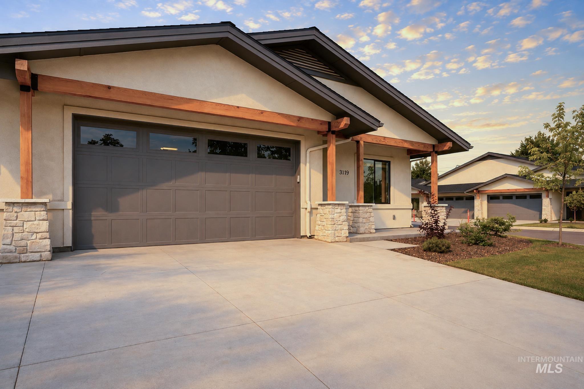 3119 N Lapis