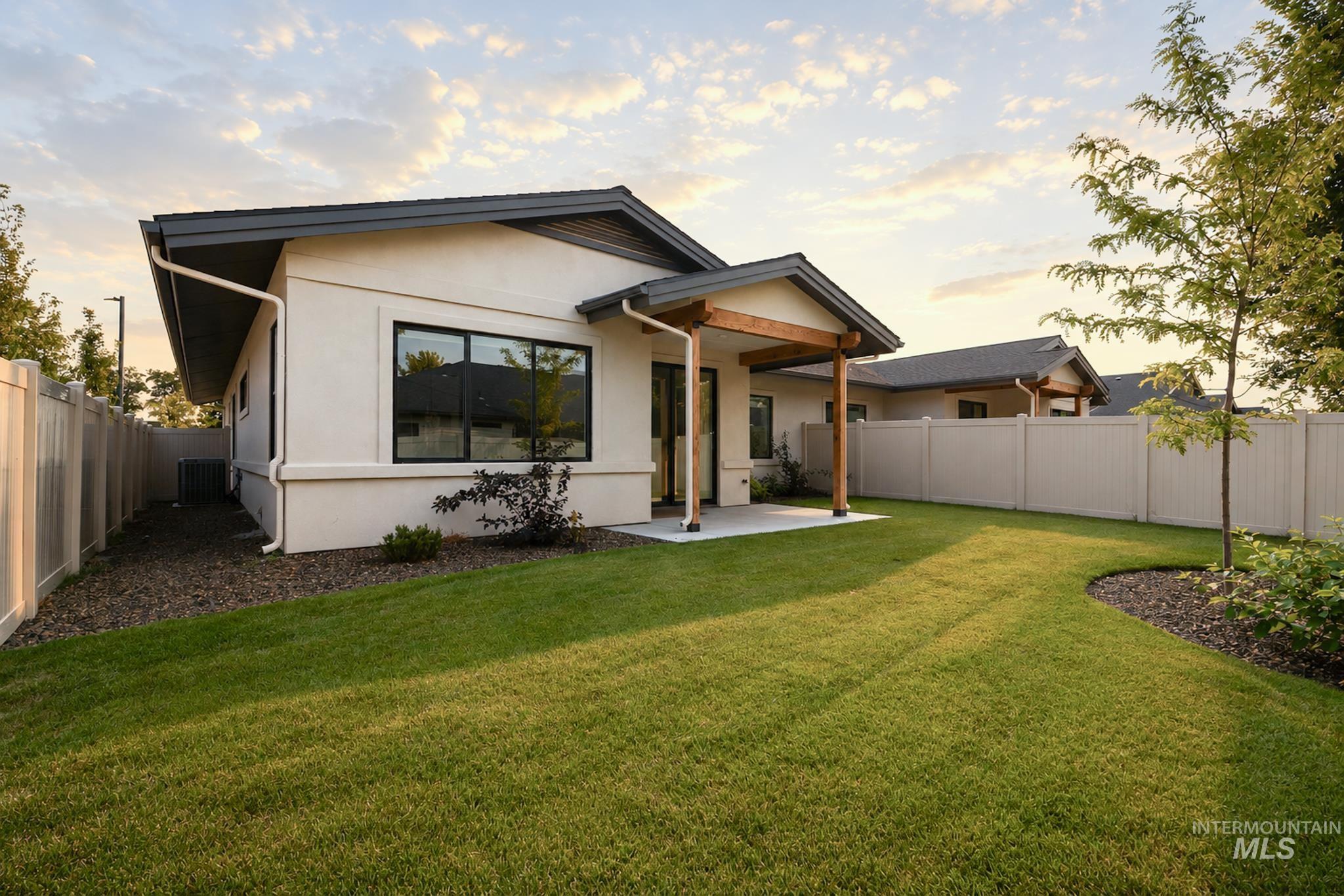 3119 N Lapis