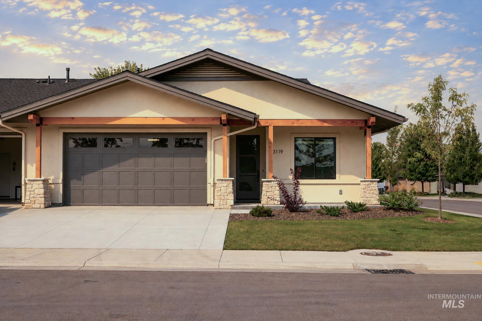 3119 N Lapis