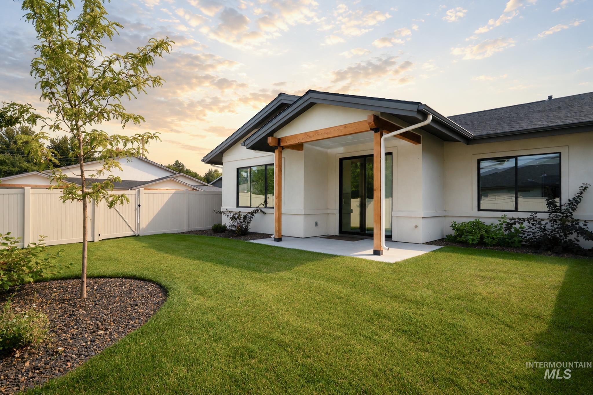 3119 N Lapis