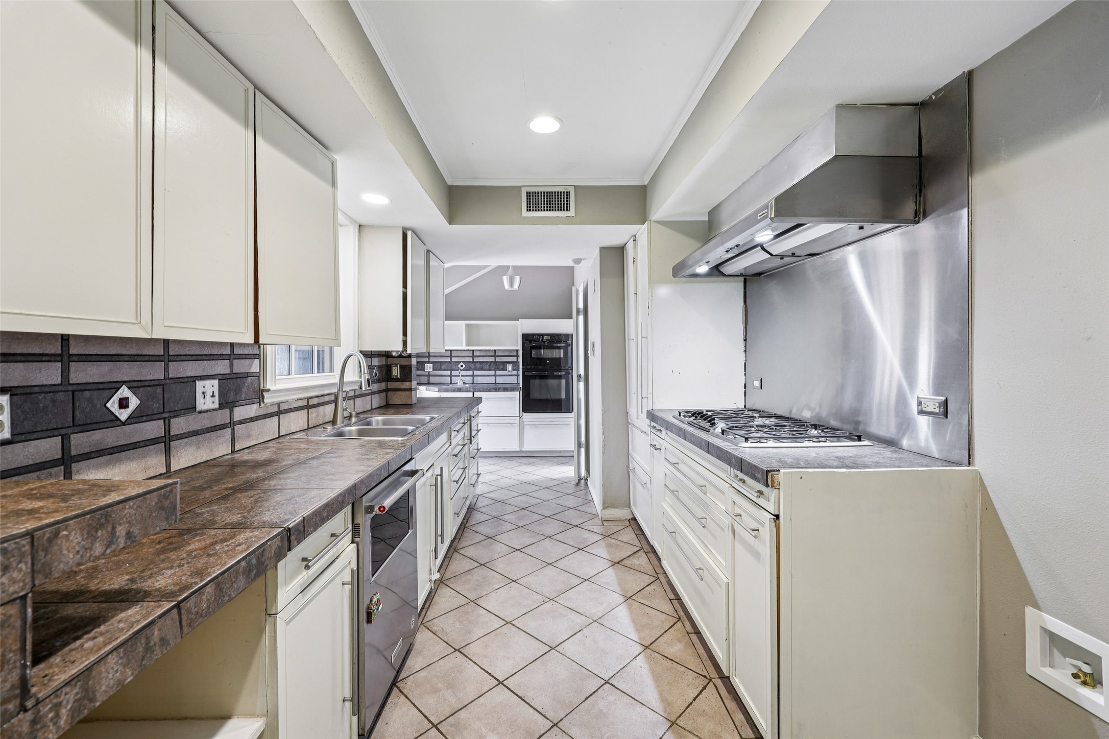 2829 Lovers Lane