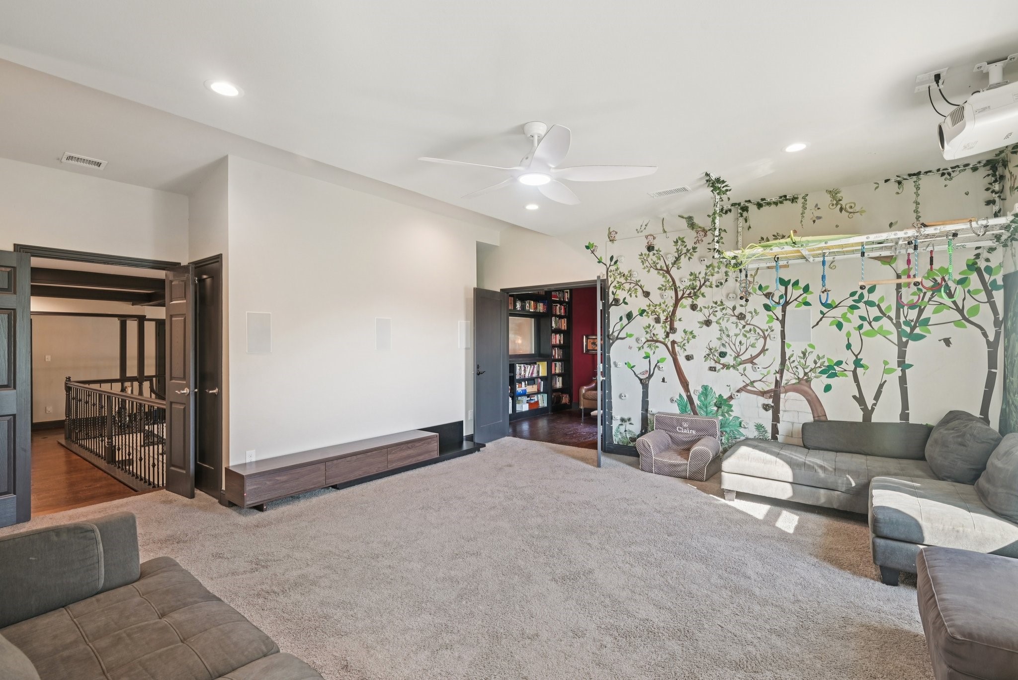 5 Woodlands Court