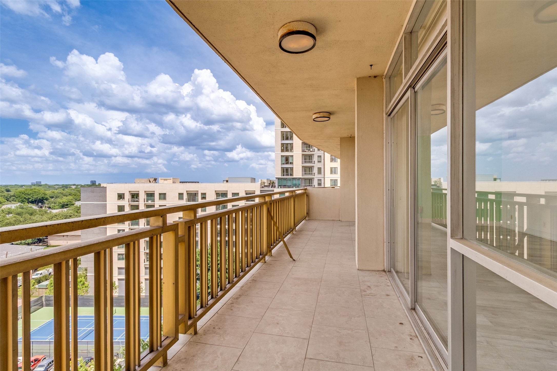 6211 W Northwest Highway 1004