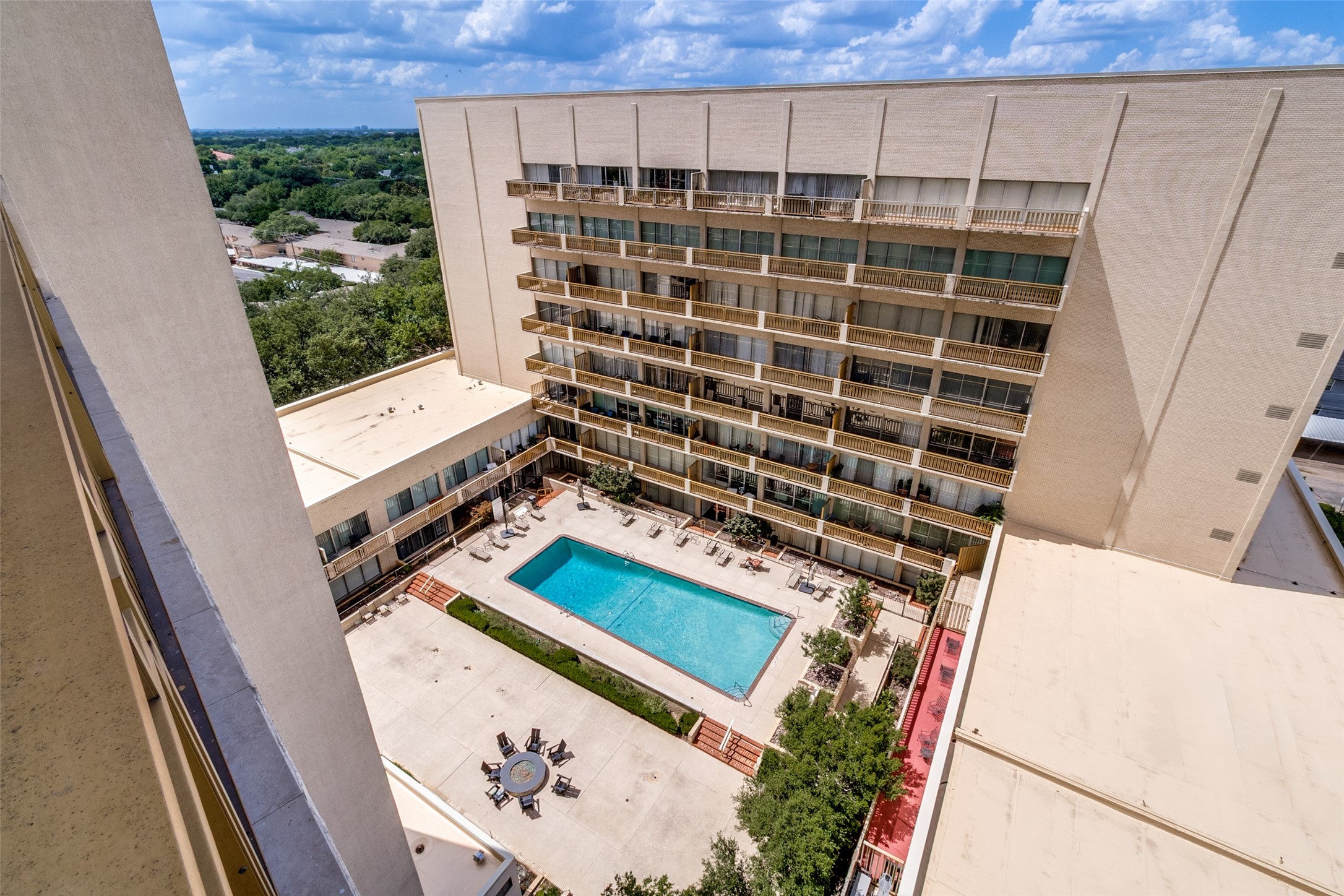 6211 W Northwest Highway 1004