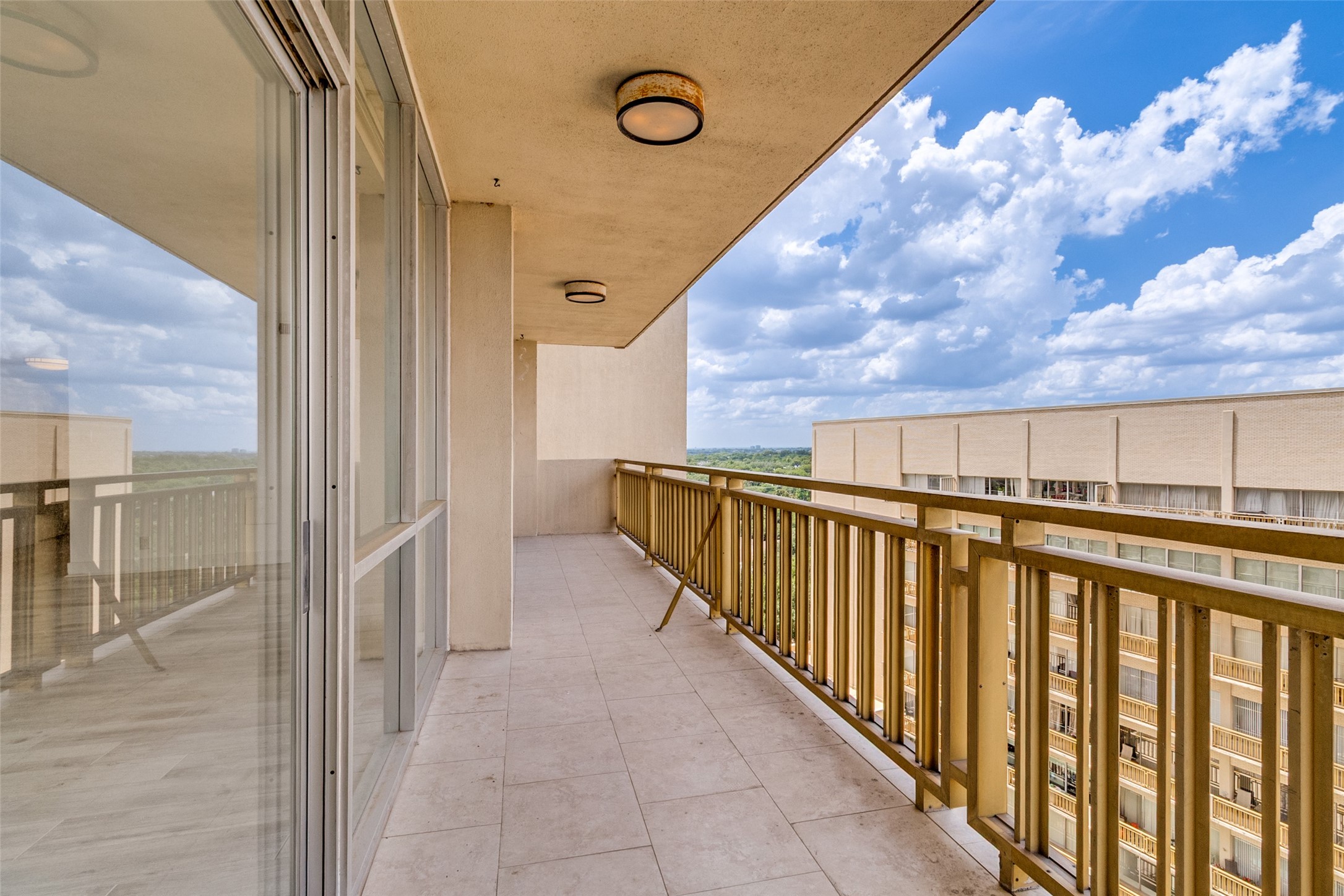 6211 W Northwest Highway 1004