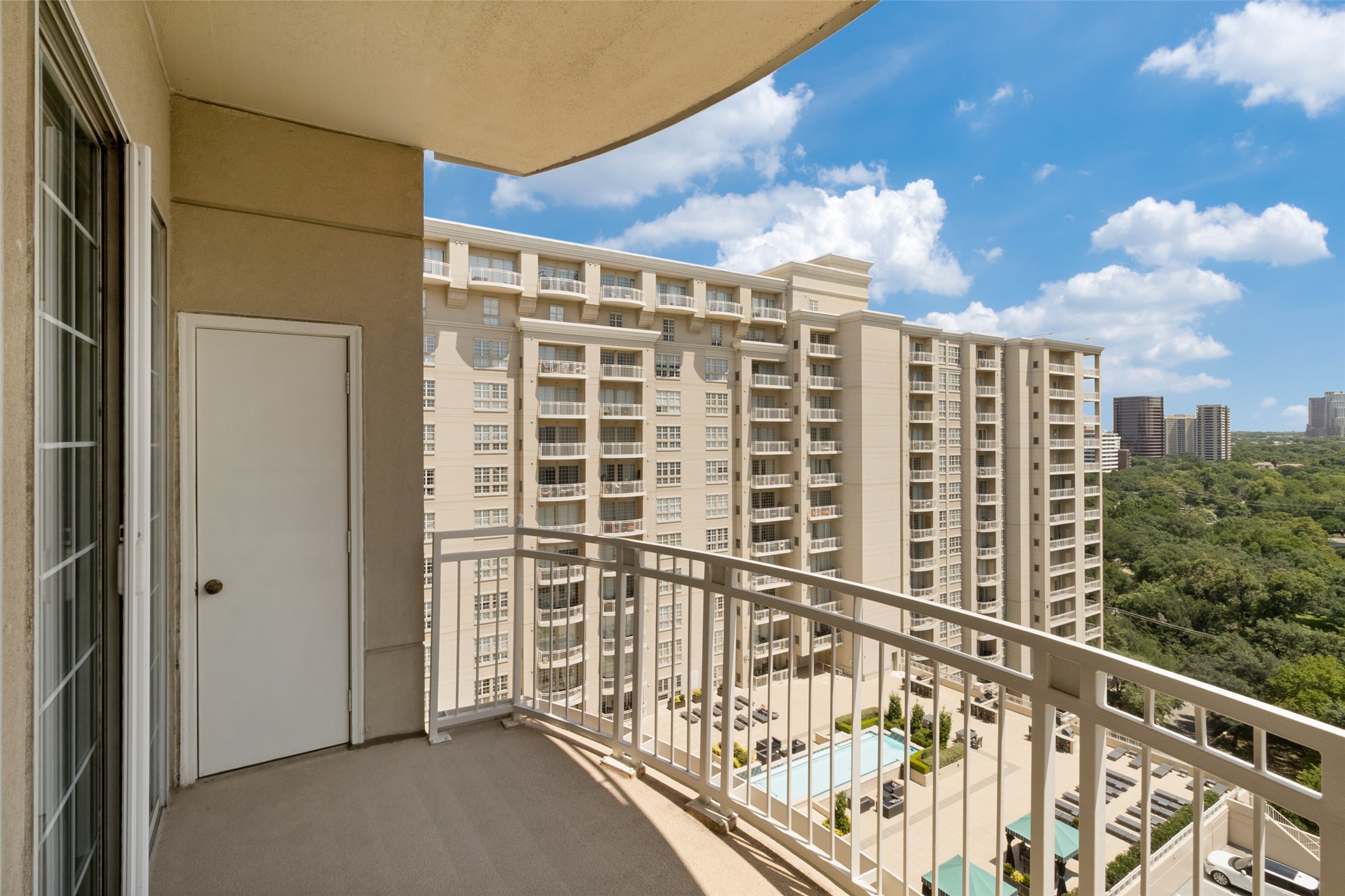 3225 Turtle Creek Boulevard 1211