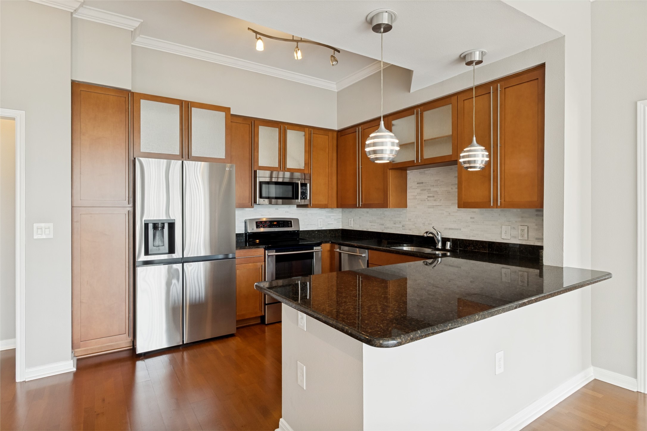 3225 Turtle Creek Boulevard 1211