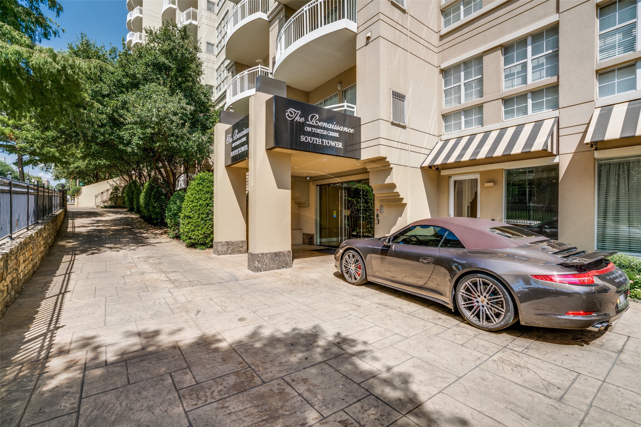 3225 Turtle Creek Boulevard 1211