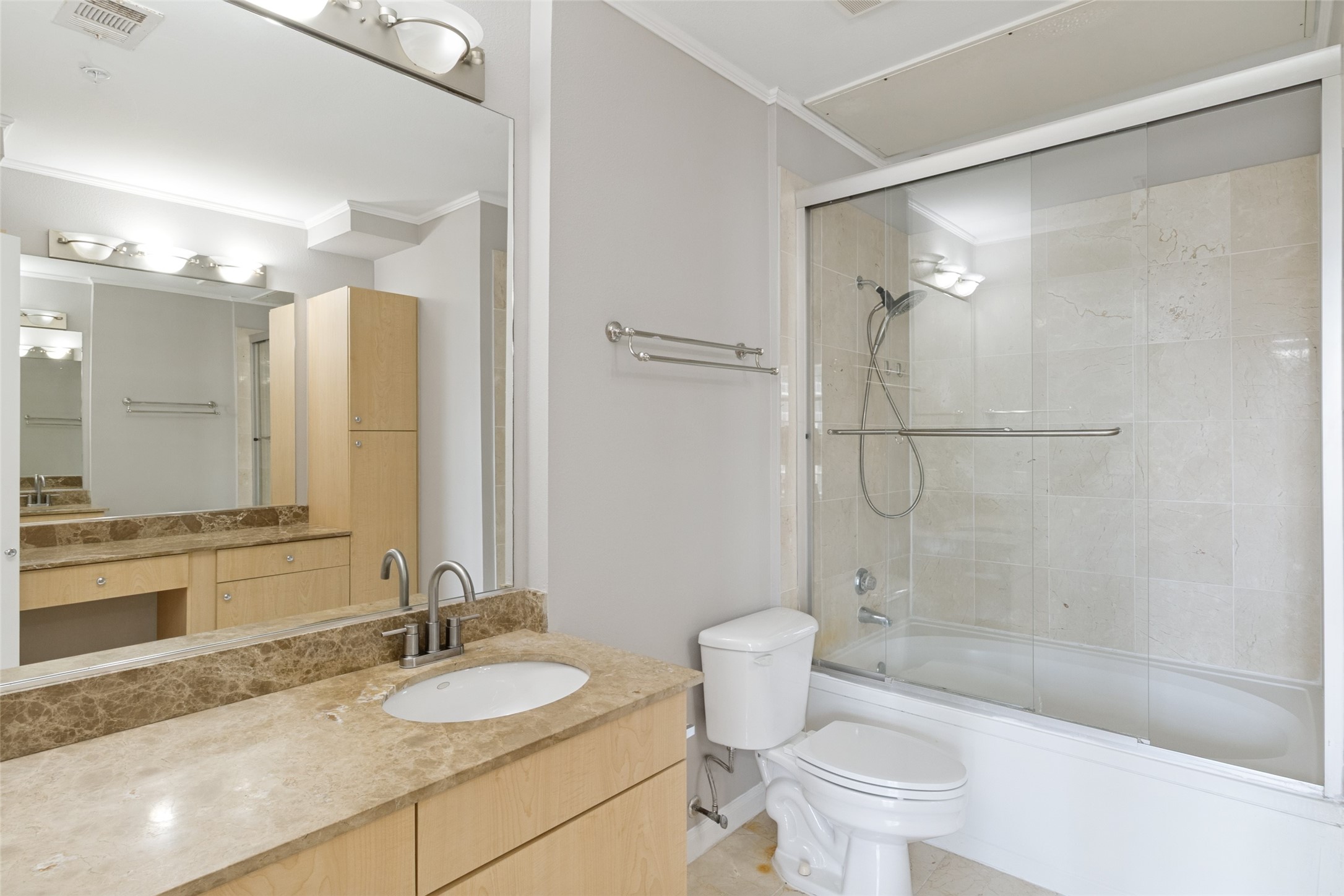 3225 Turtle Creek Boulevard 1211