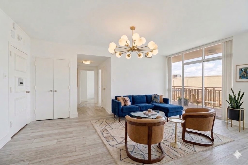 6211 W Northwest Highway 1004
