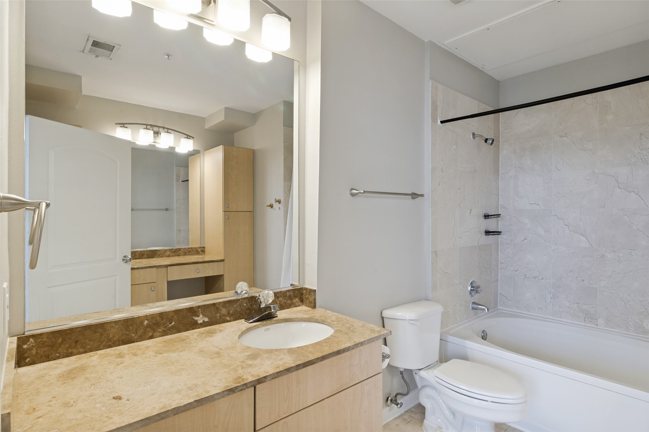 3225 Turtle Creek Boulevard 1111
