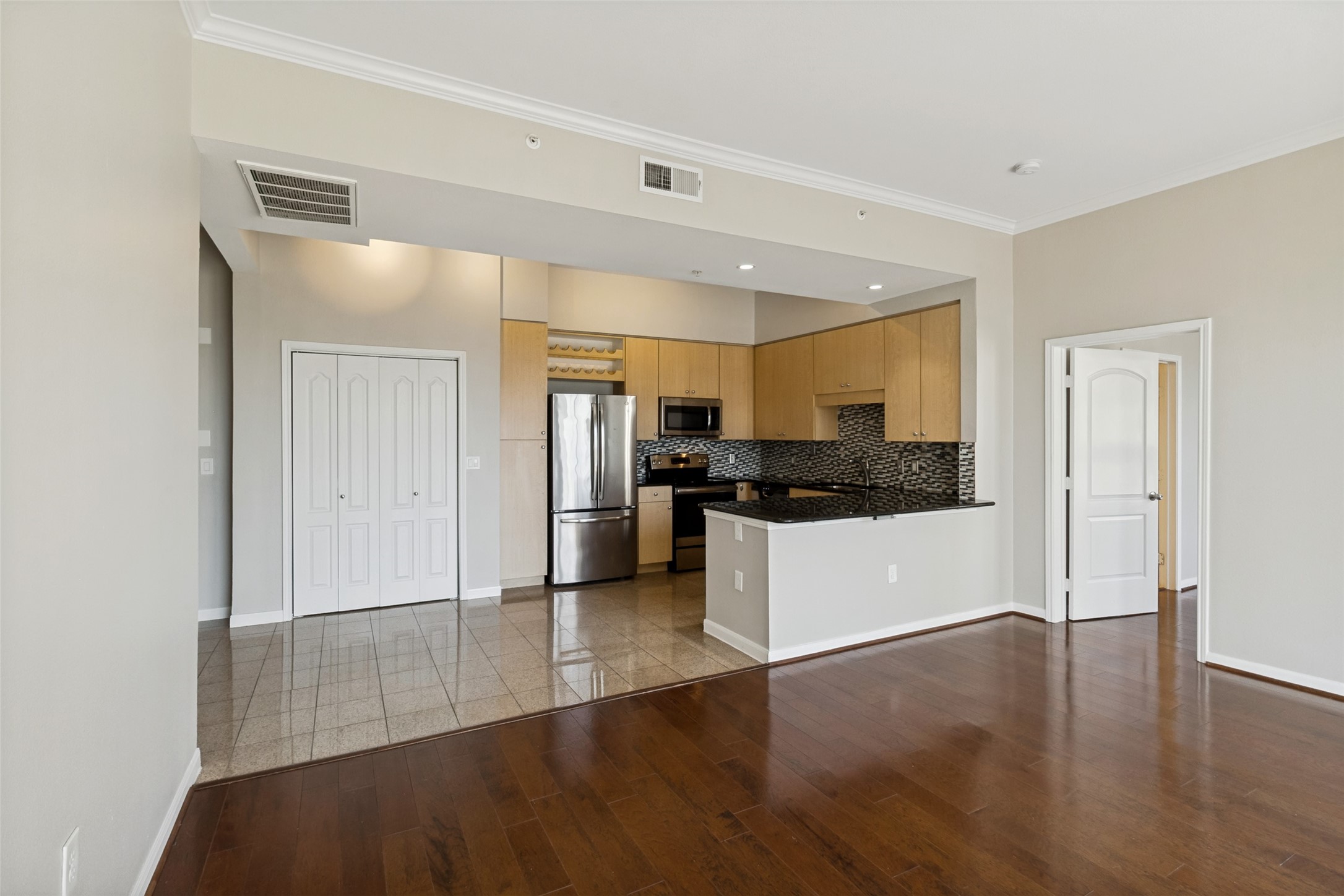 3225 Turtle Creek Boulevard 1111