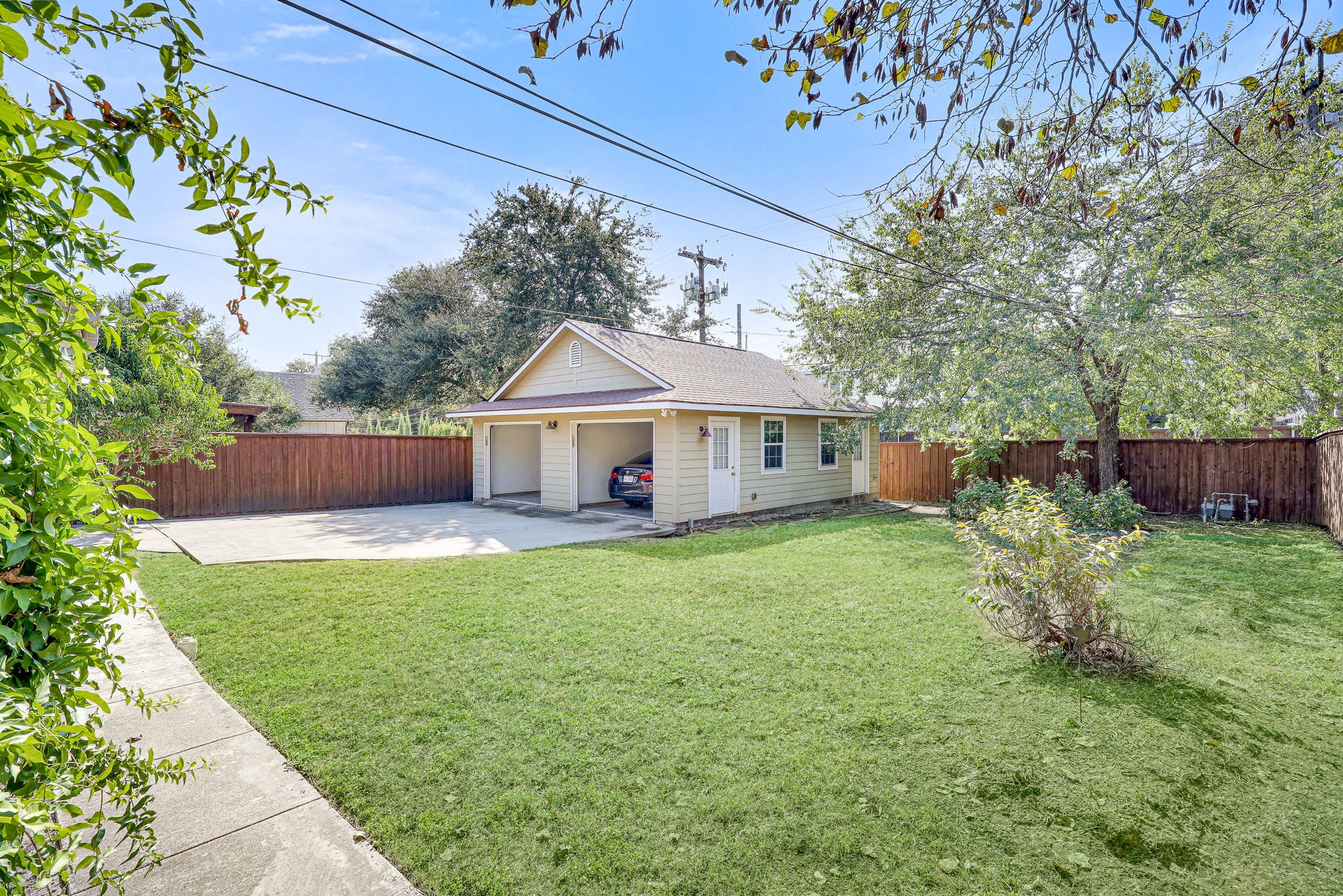 6220 Kenwood Avenue