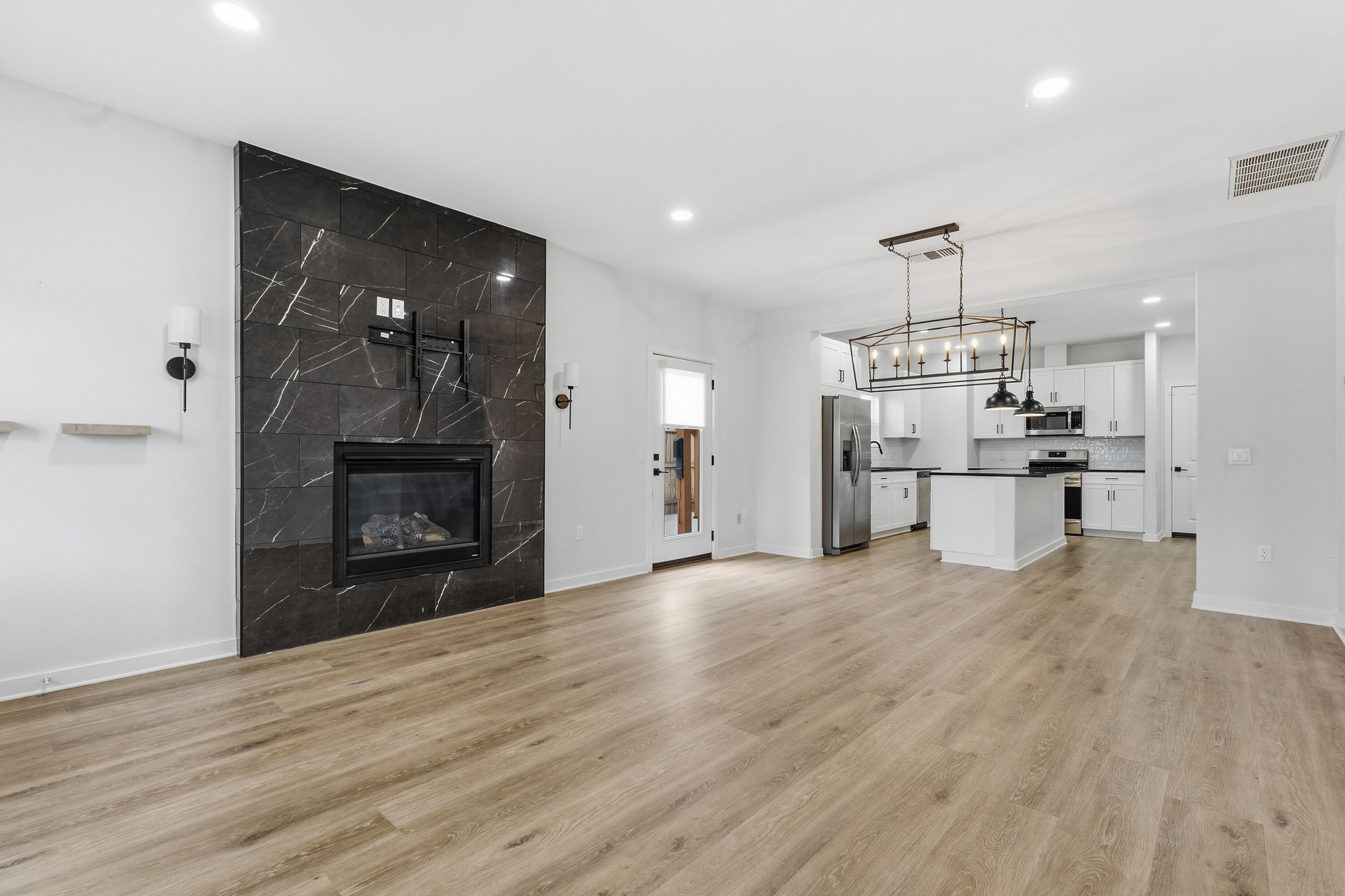 10928 Norwich Avenue