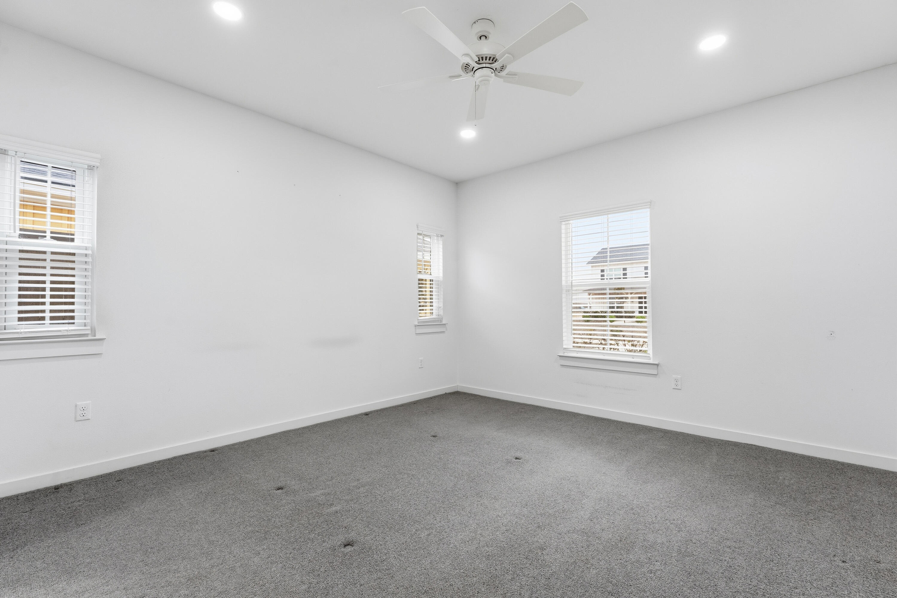 10928 Norwich Avenue