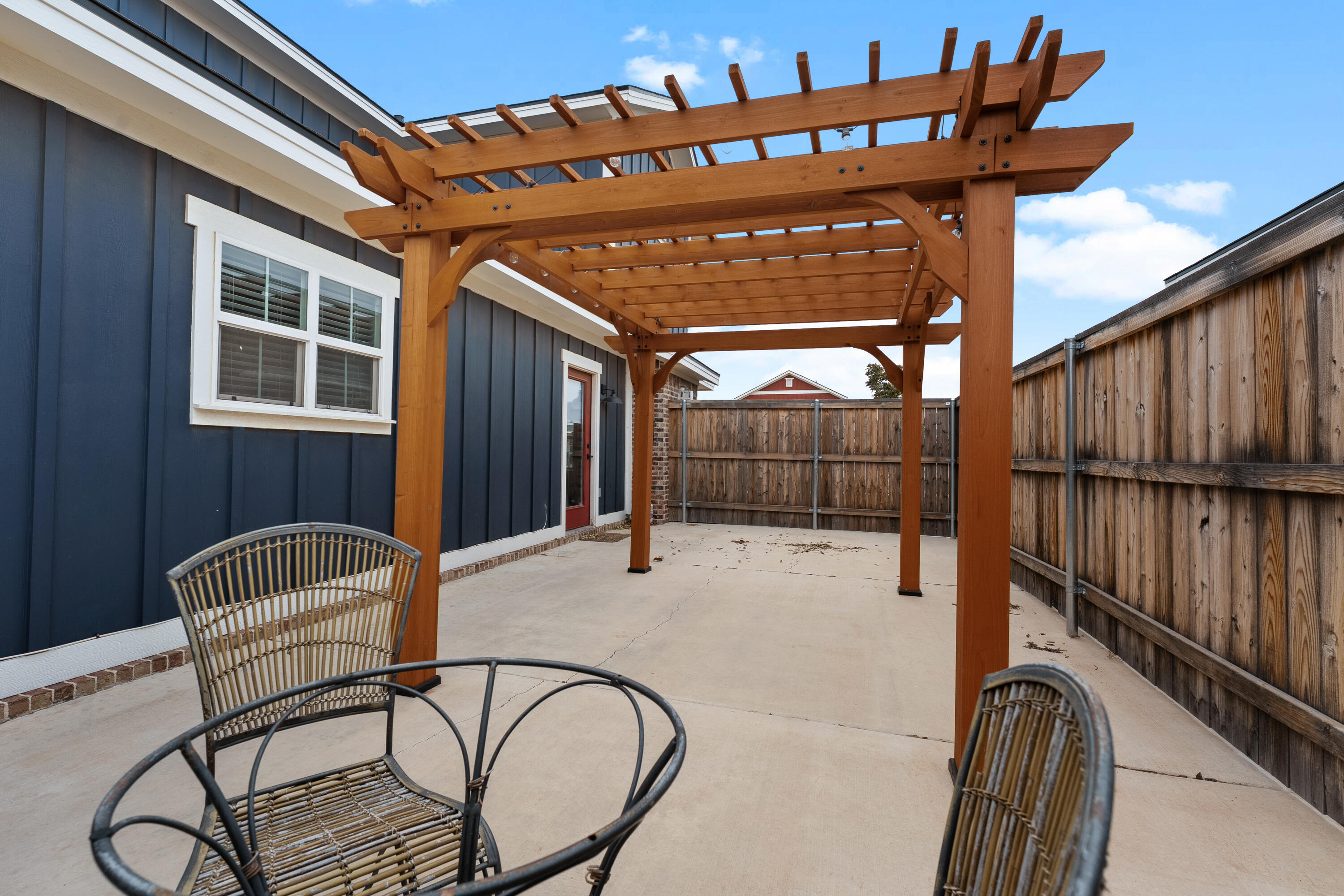 10928 Norwich Avenue