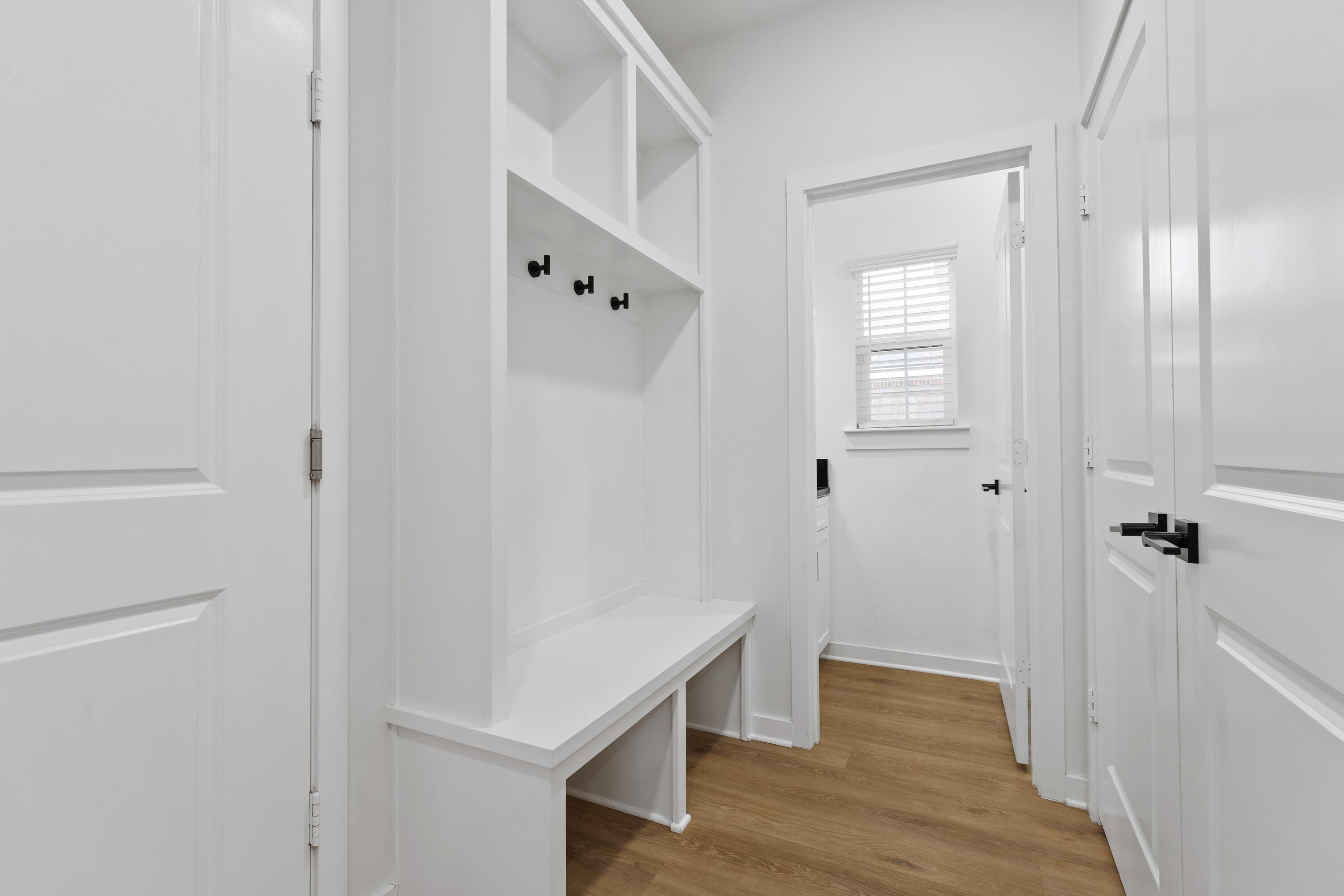 10928 Norwich Avenue