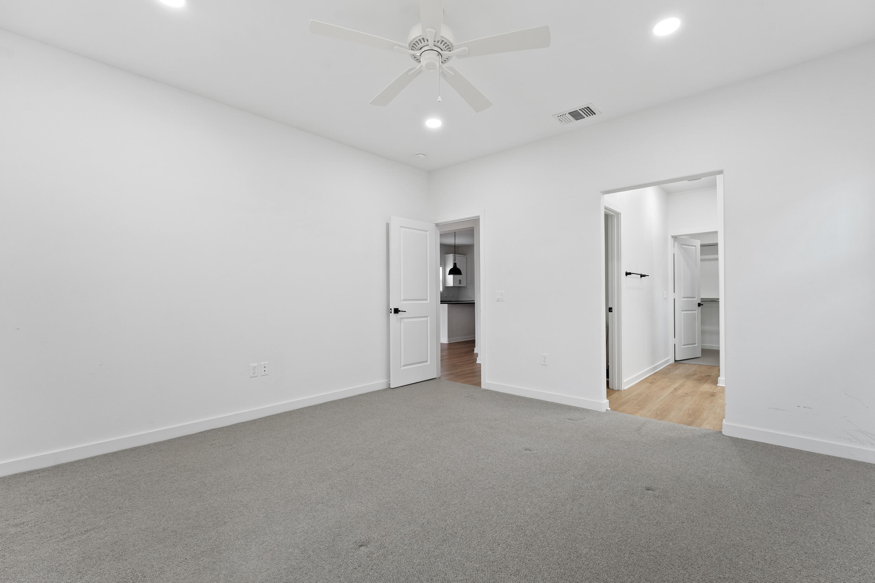 10928 Norwich Avenue