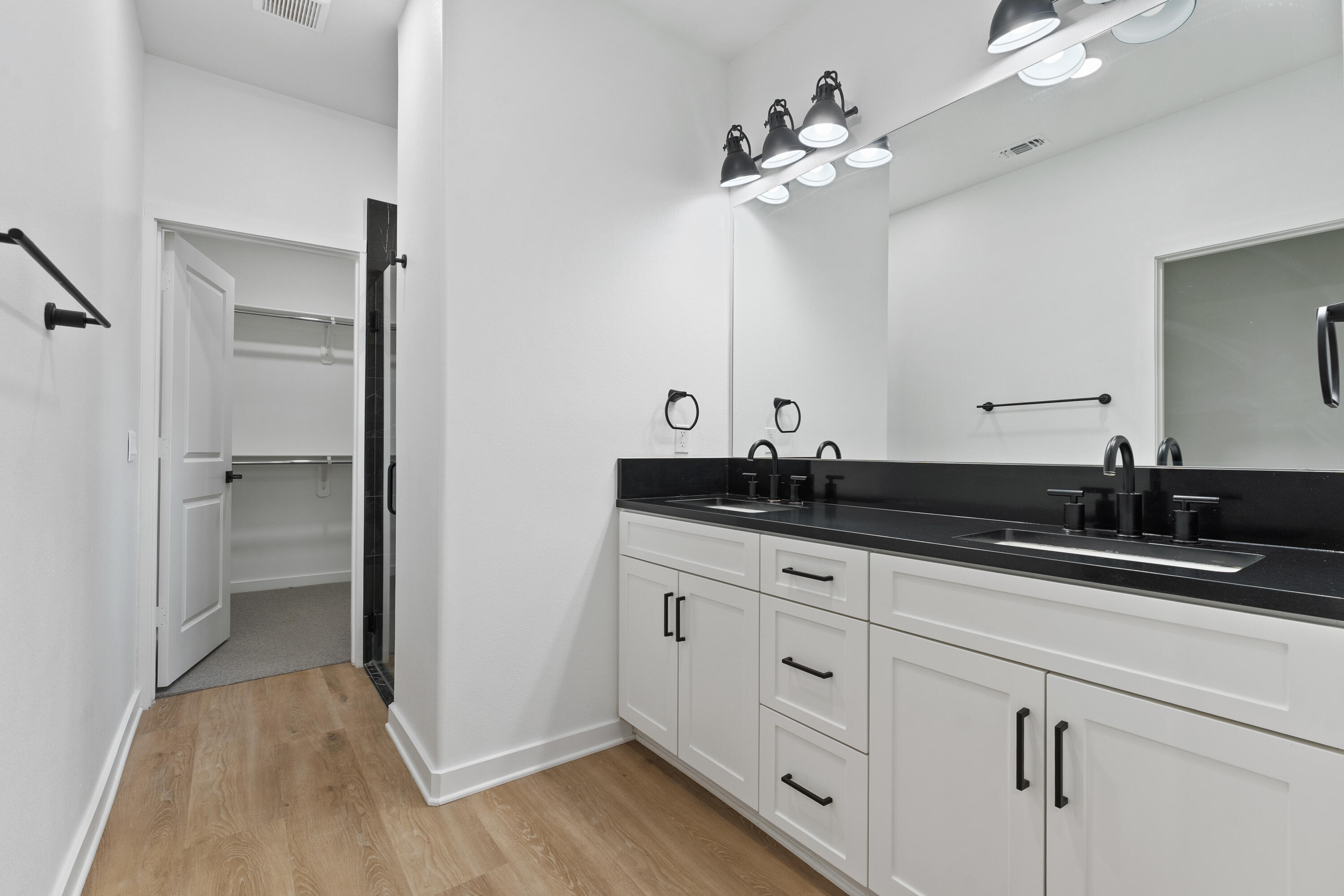 10928 Norwich Avenue