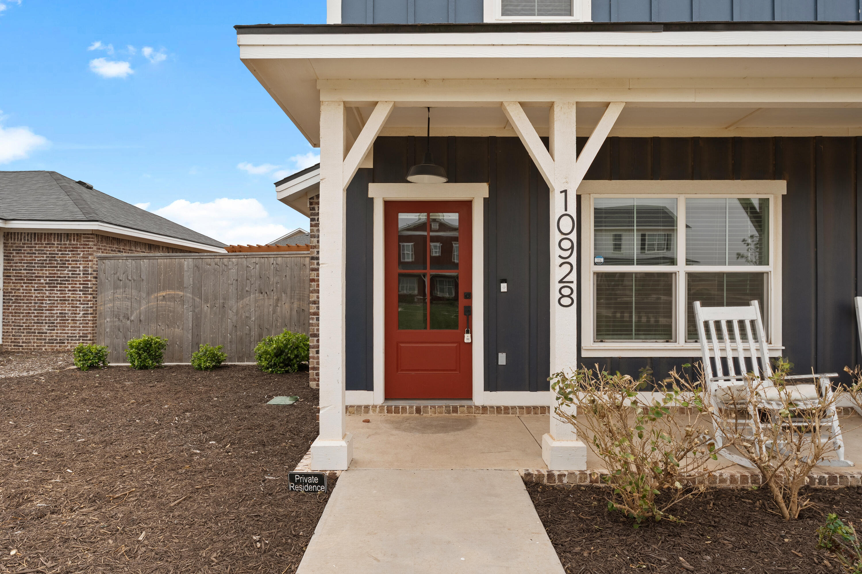 10928 Norwich Avenue