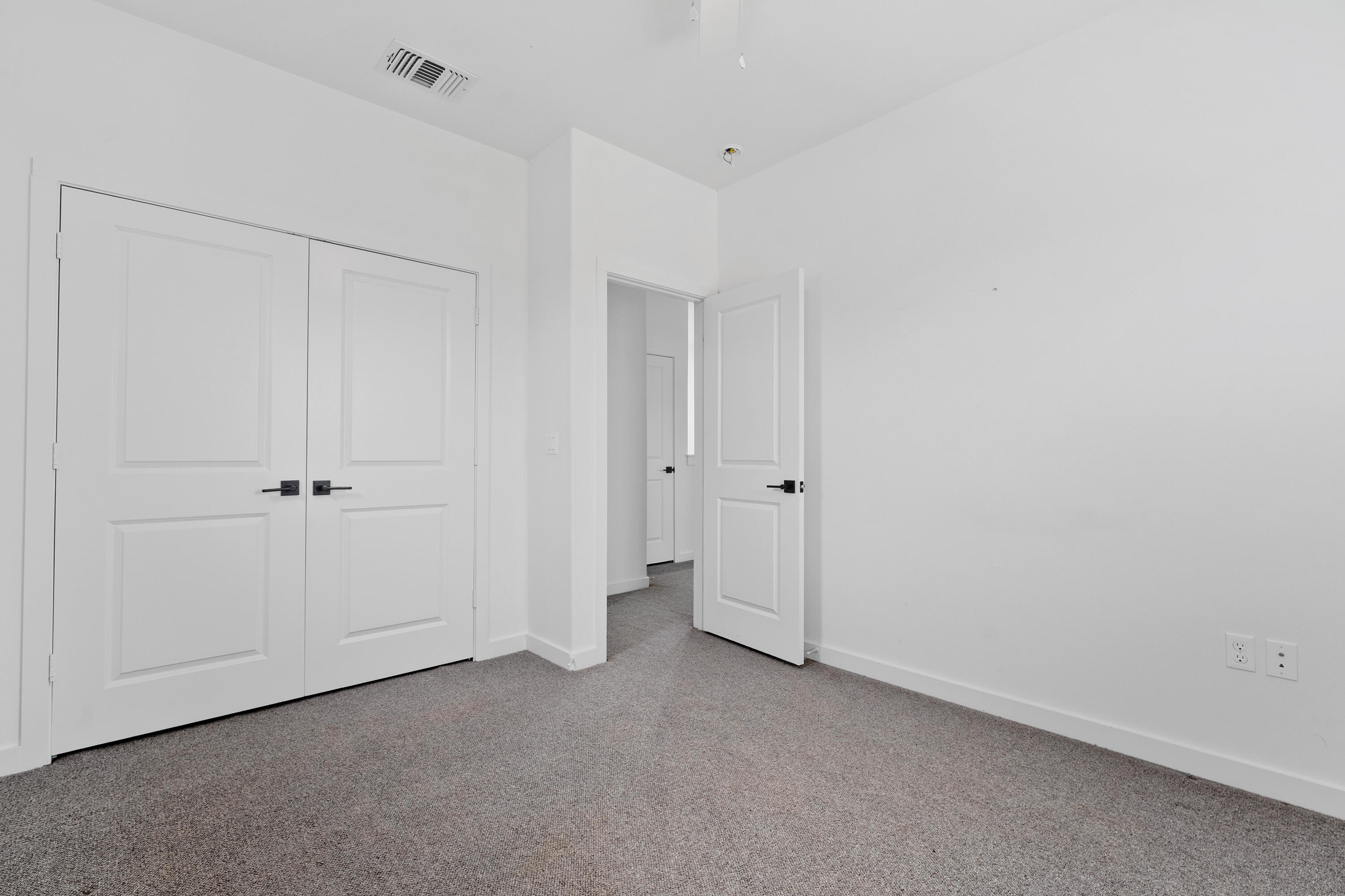 10928 Norwich Avenue