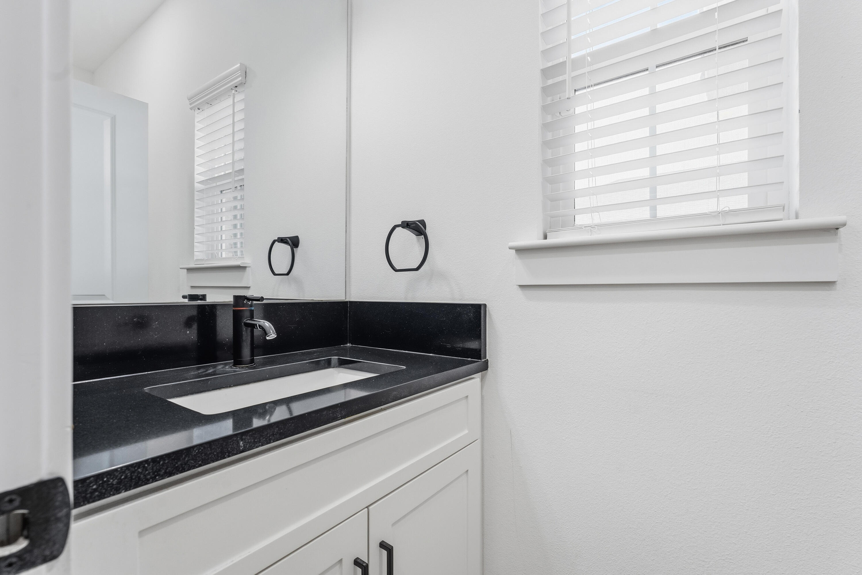 10928 Norwich Avenue