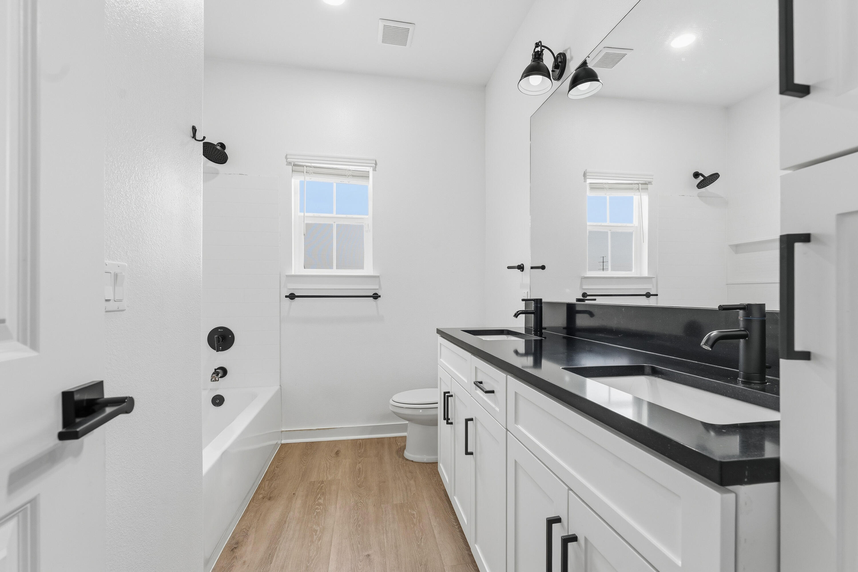 10928 Norwich Avenue