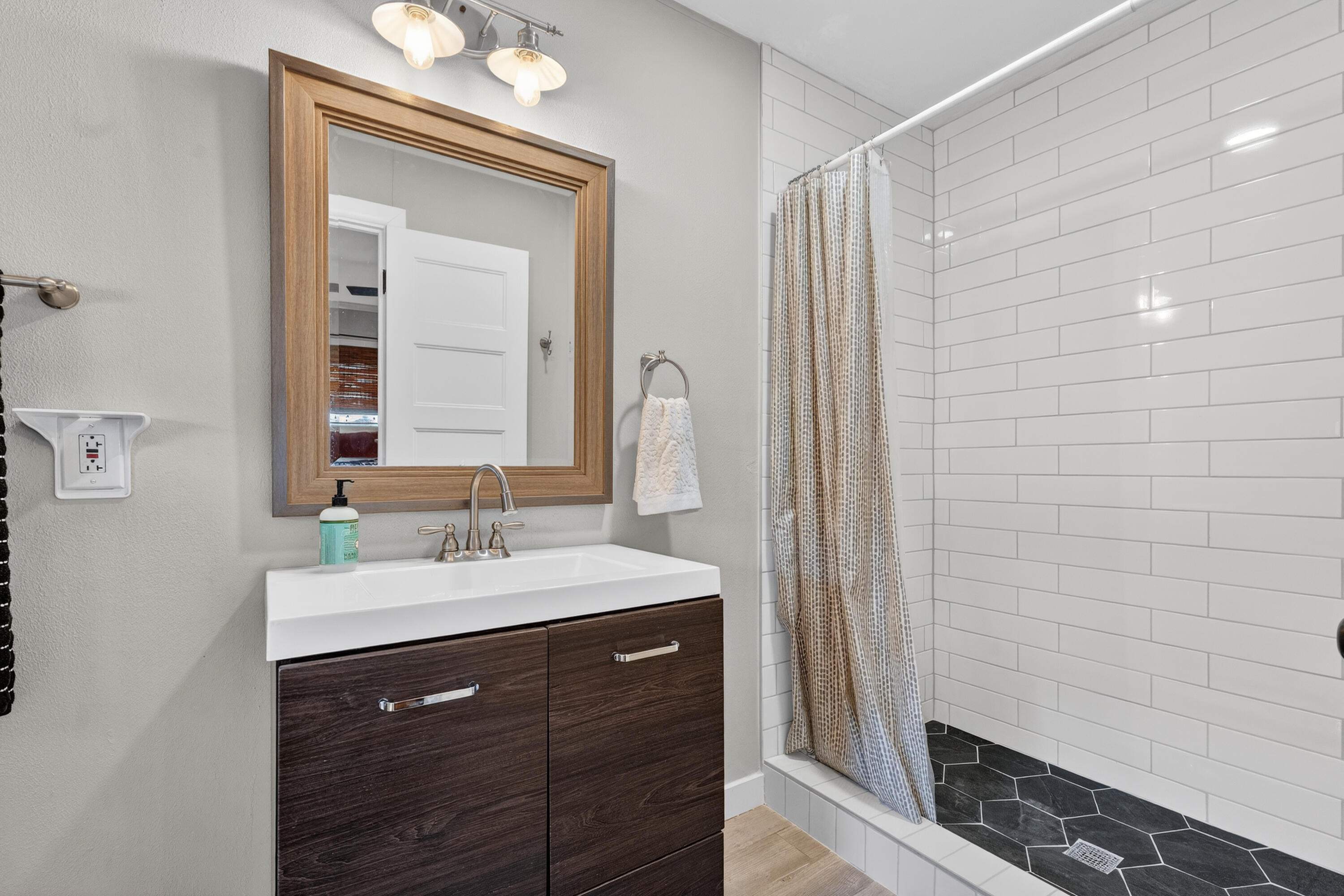 1380 W Crosby Street