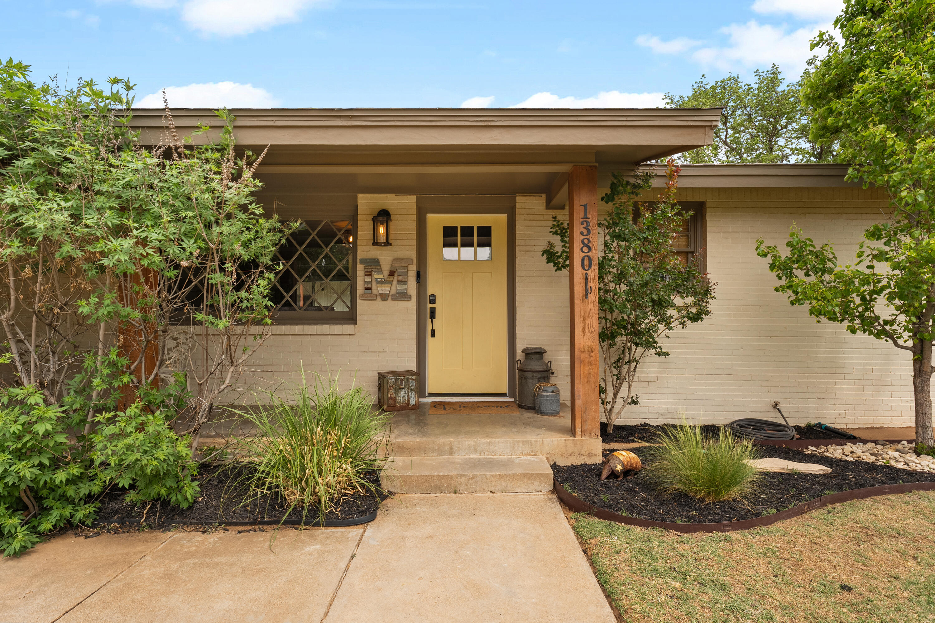 1380 W Crosby Street