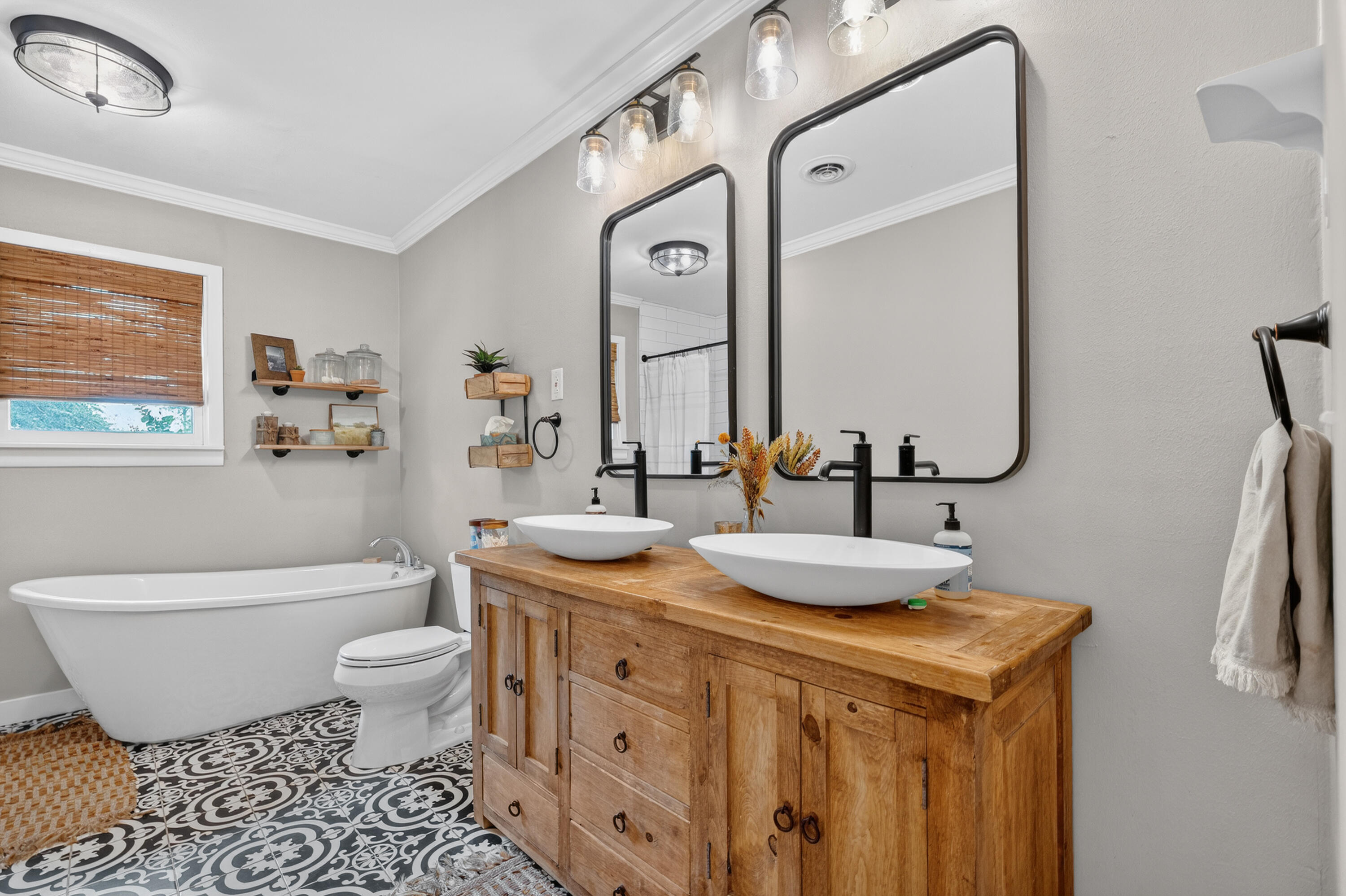 1380 W Crosby Street