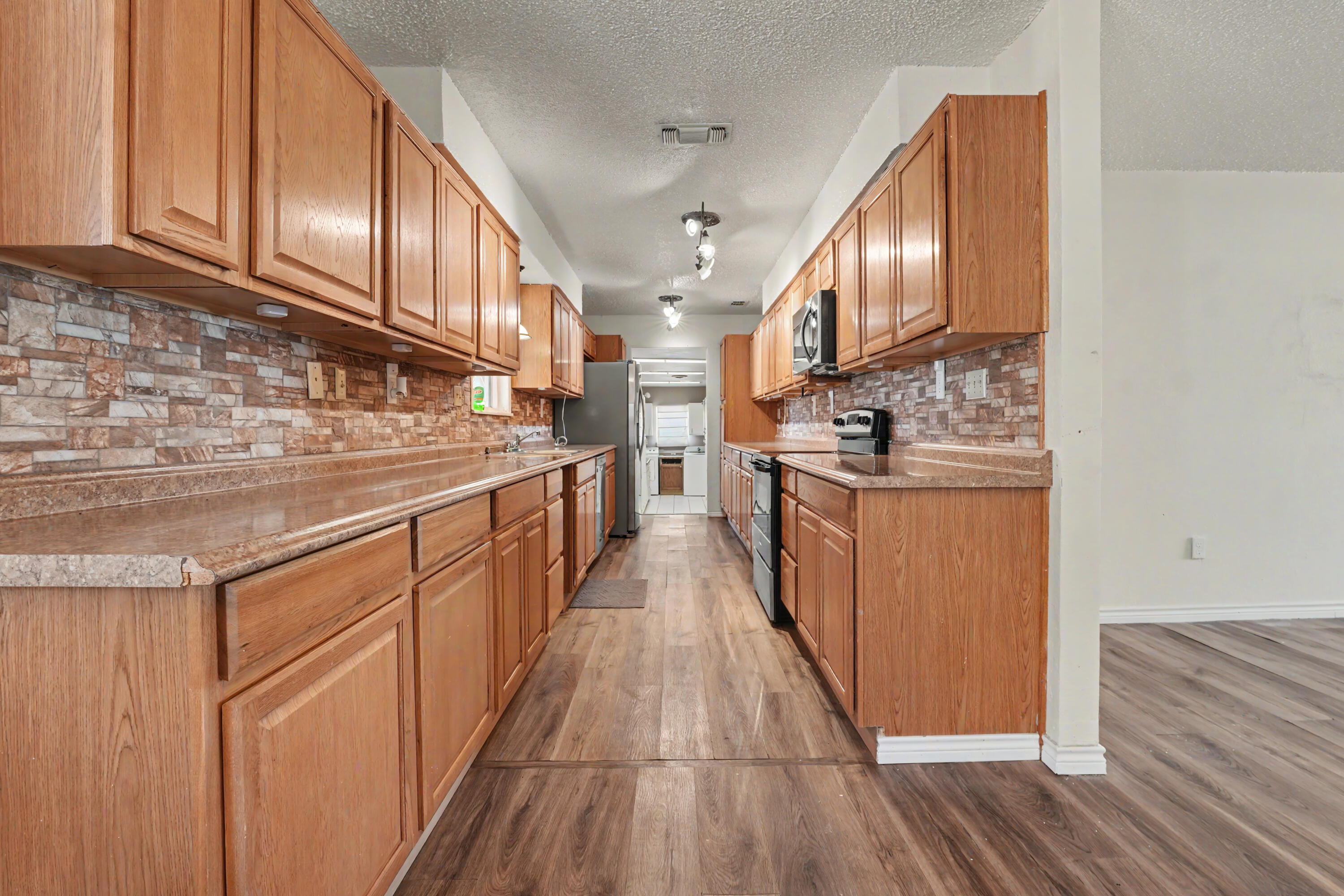 3006 N County Road 3500
