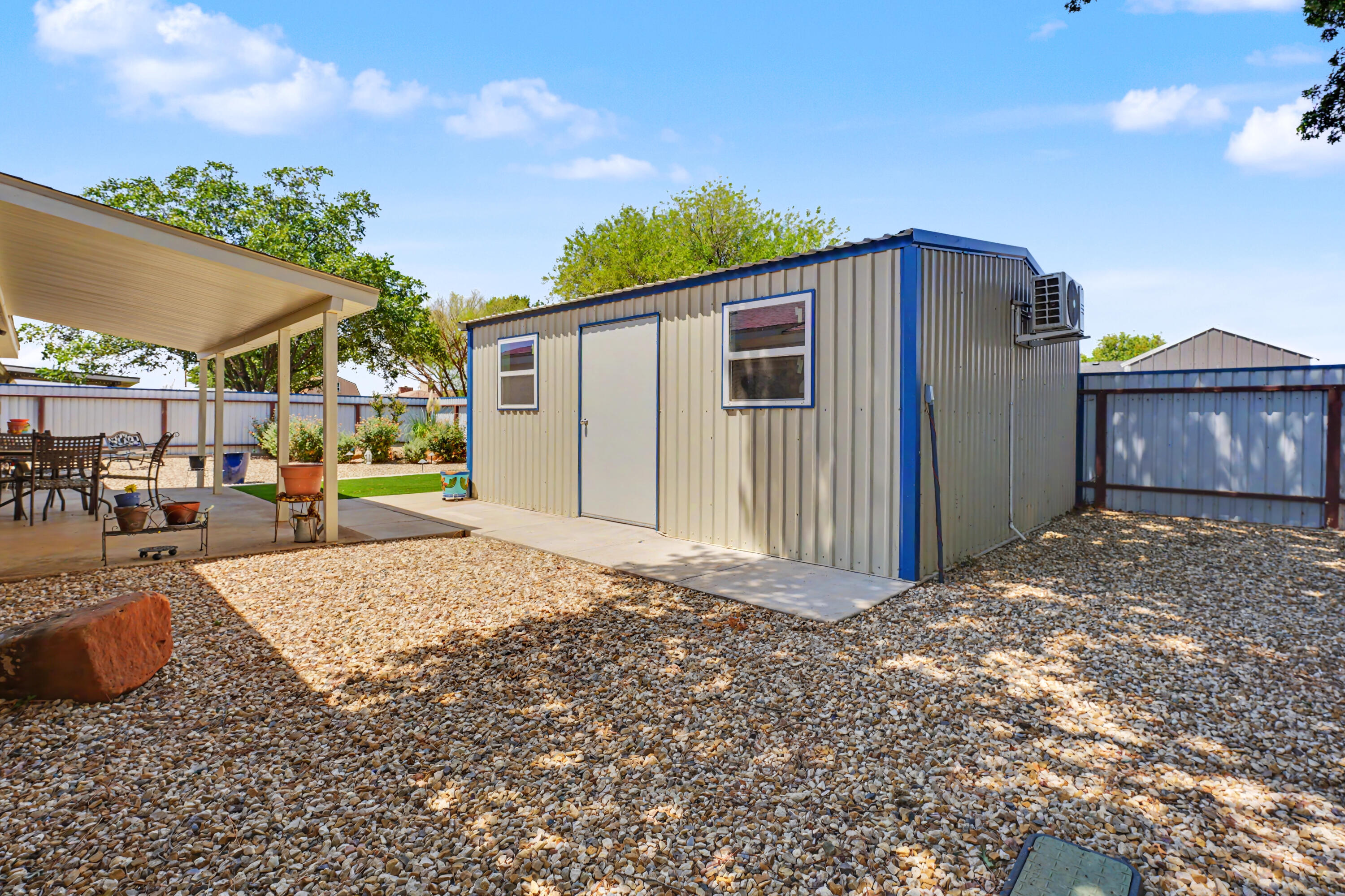 1207 E Waco Street