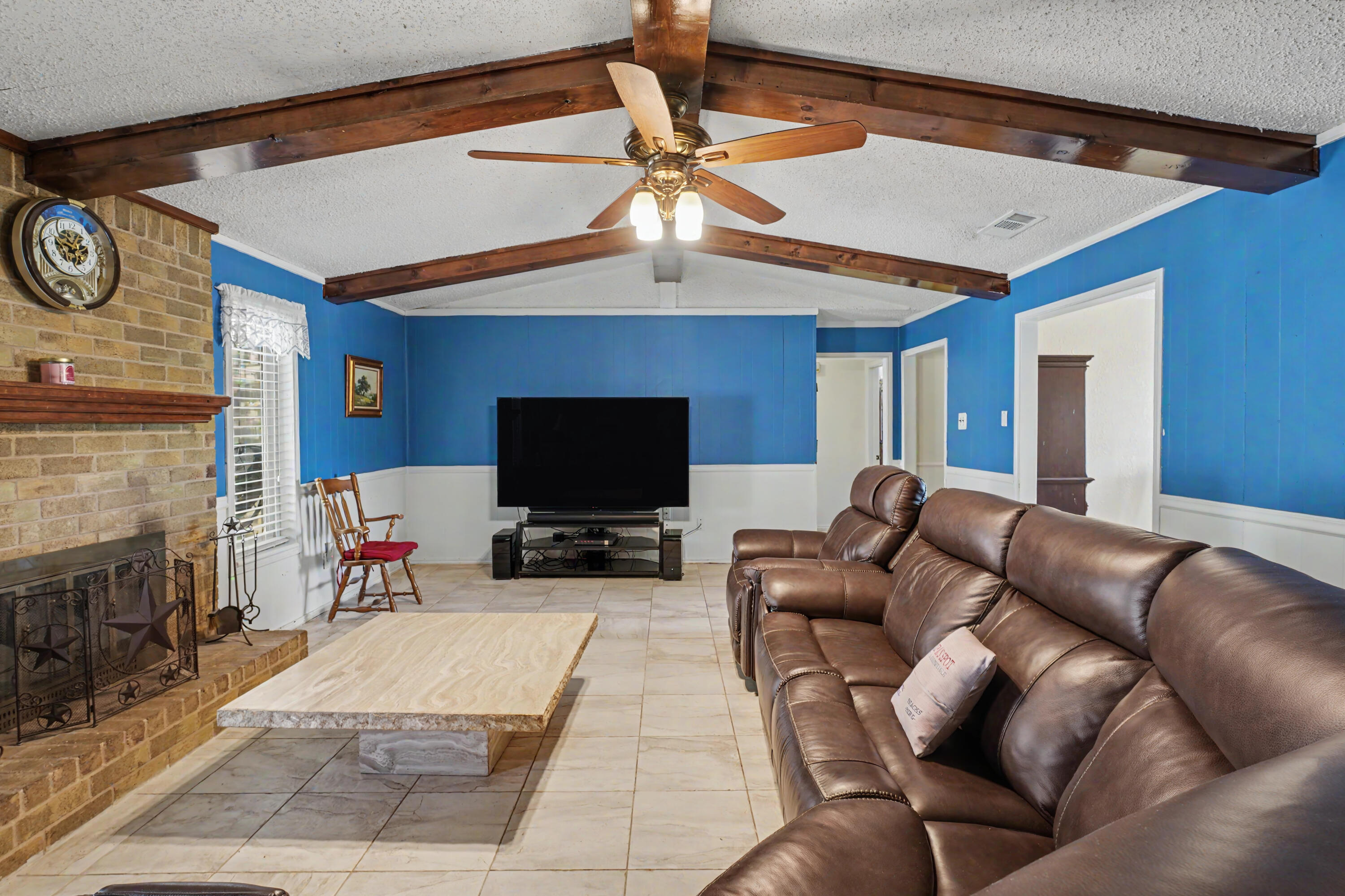 1207 E Waco Street