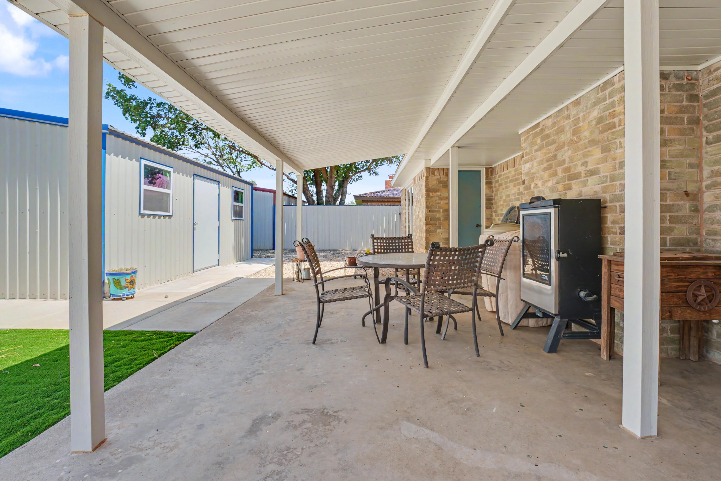1207 E Waco Street