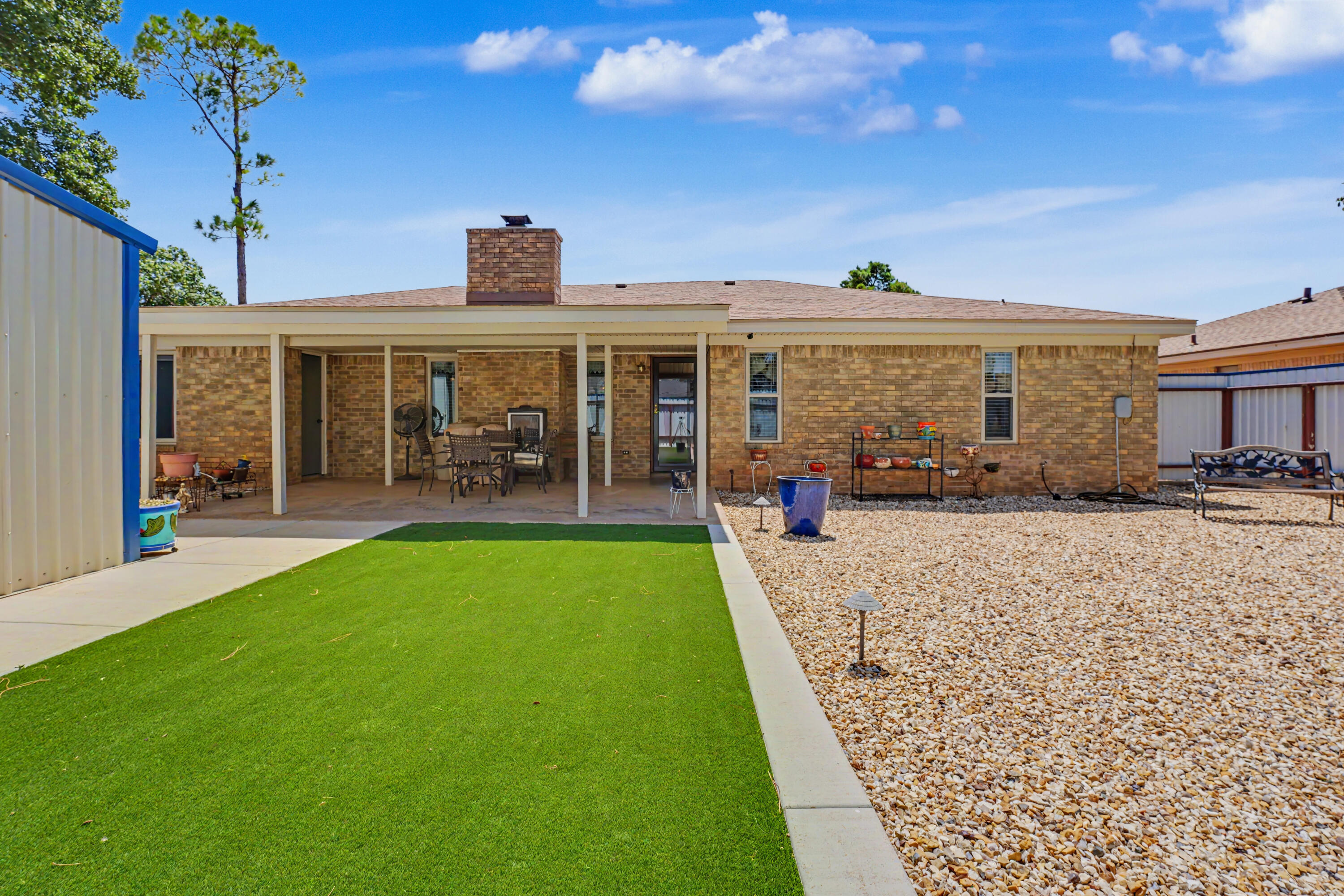 1207 E Waco Street