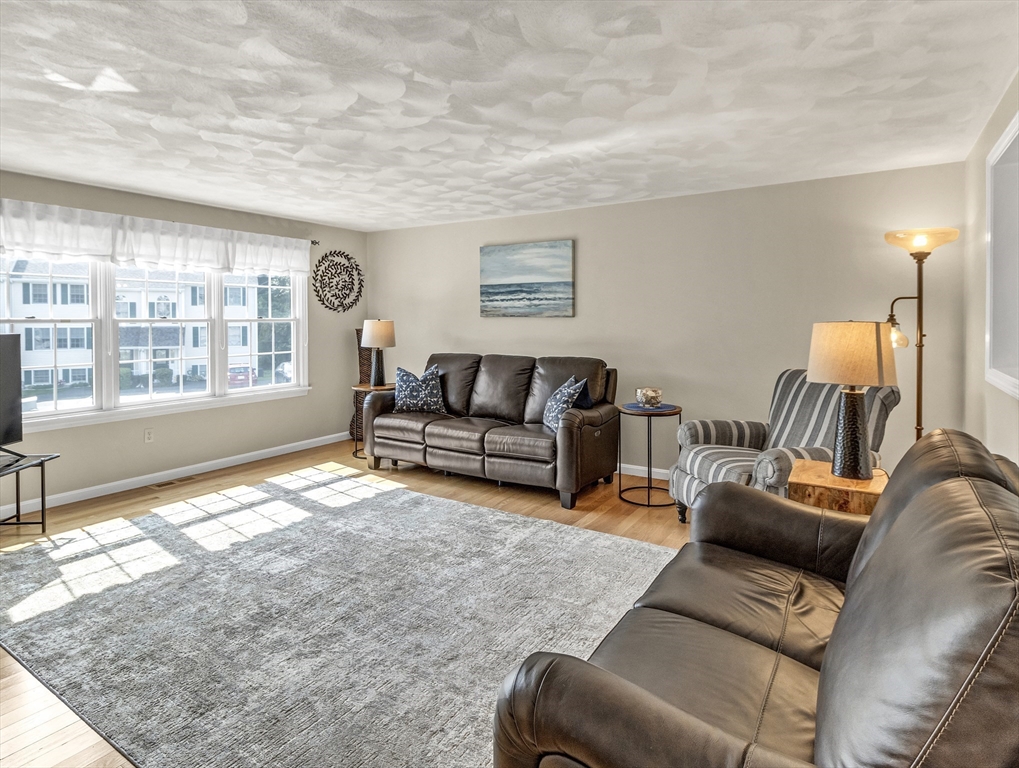 37 Dennis St # 11