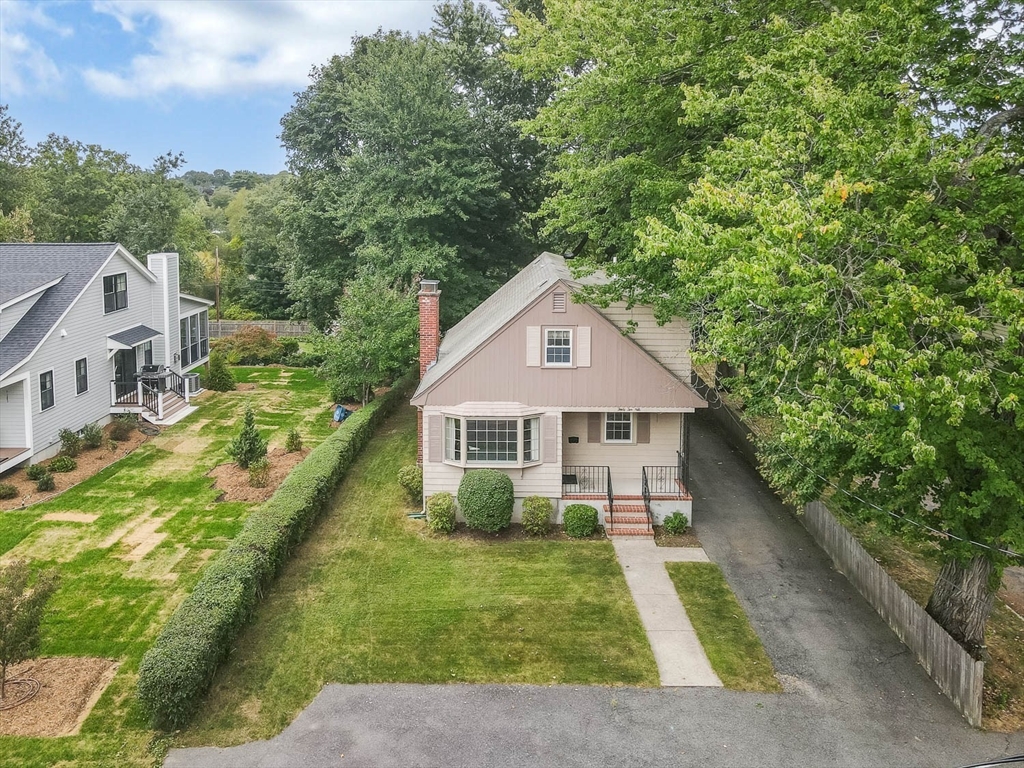 32 Mills St