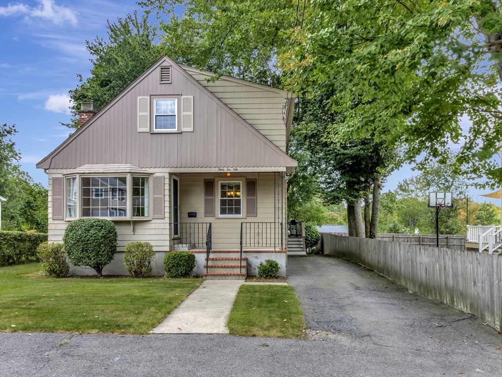32 Mills St