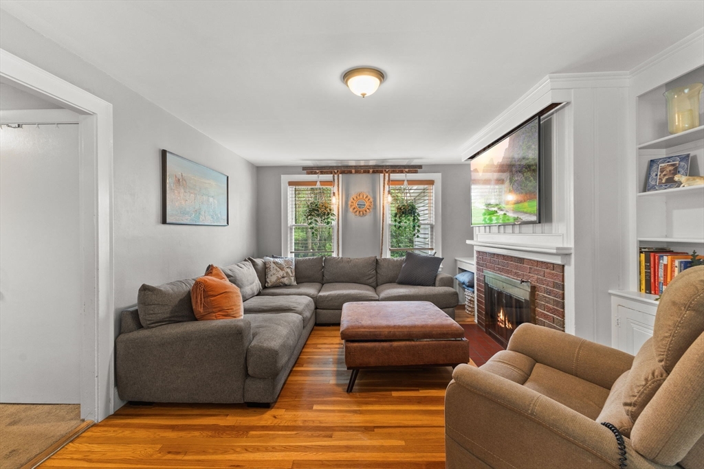 180 Old Elm St