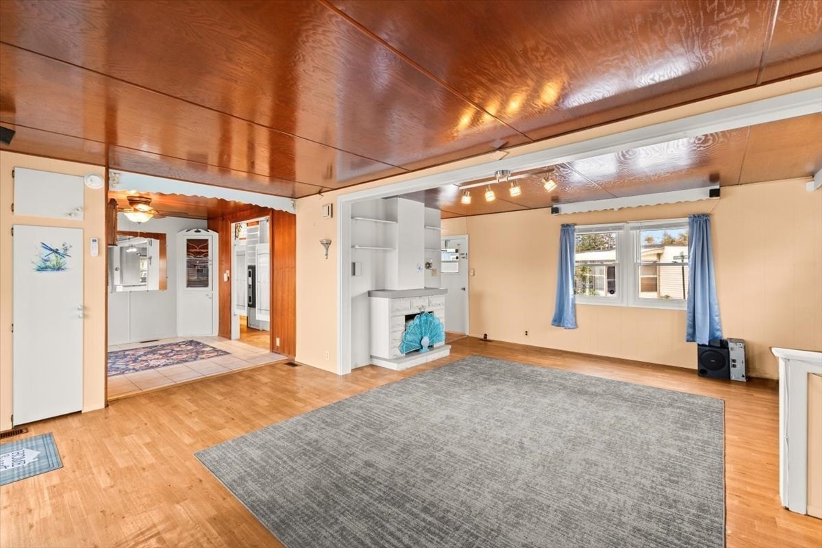 130 E Washington St # 9