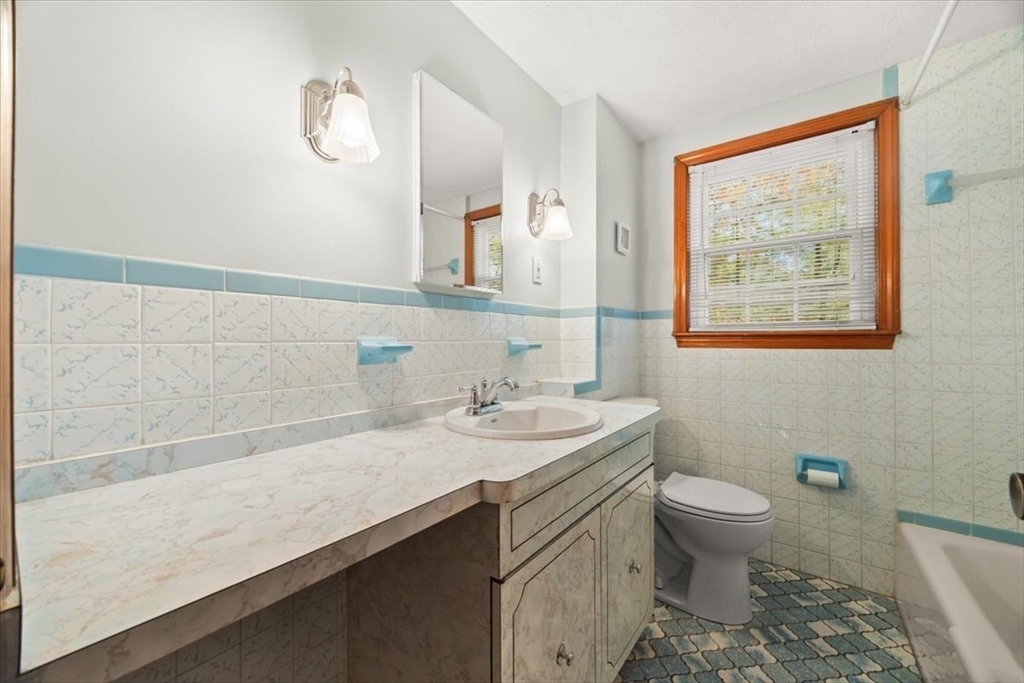 7 Glen Echo Blvd