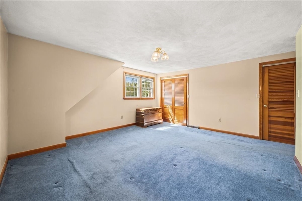 7 Glen Echo Blvd
