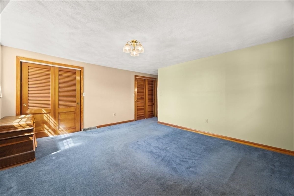 7 Glen Echo Blvd