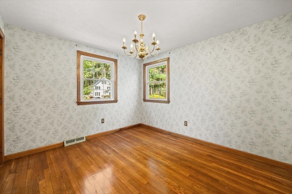 7 Glen Echo Blvd