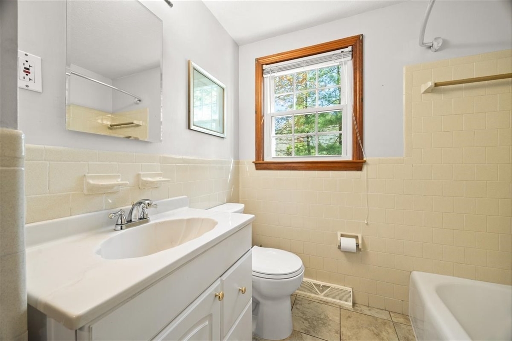7 Glen Echo Blvd
