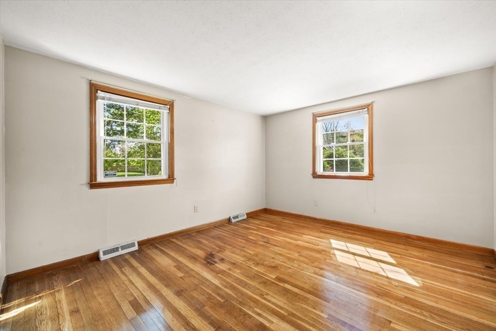 7 Glen Echo Blvd