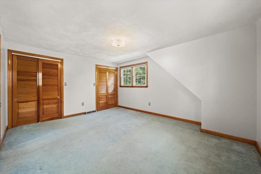 7 Glen Echo Blvd